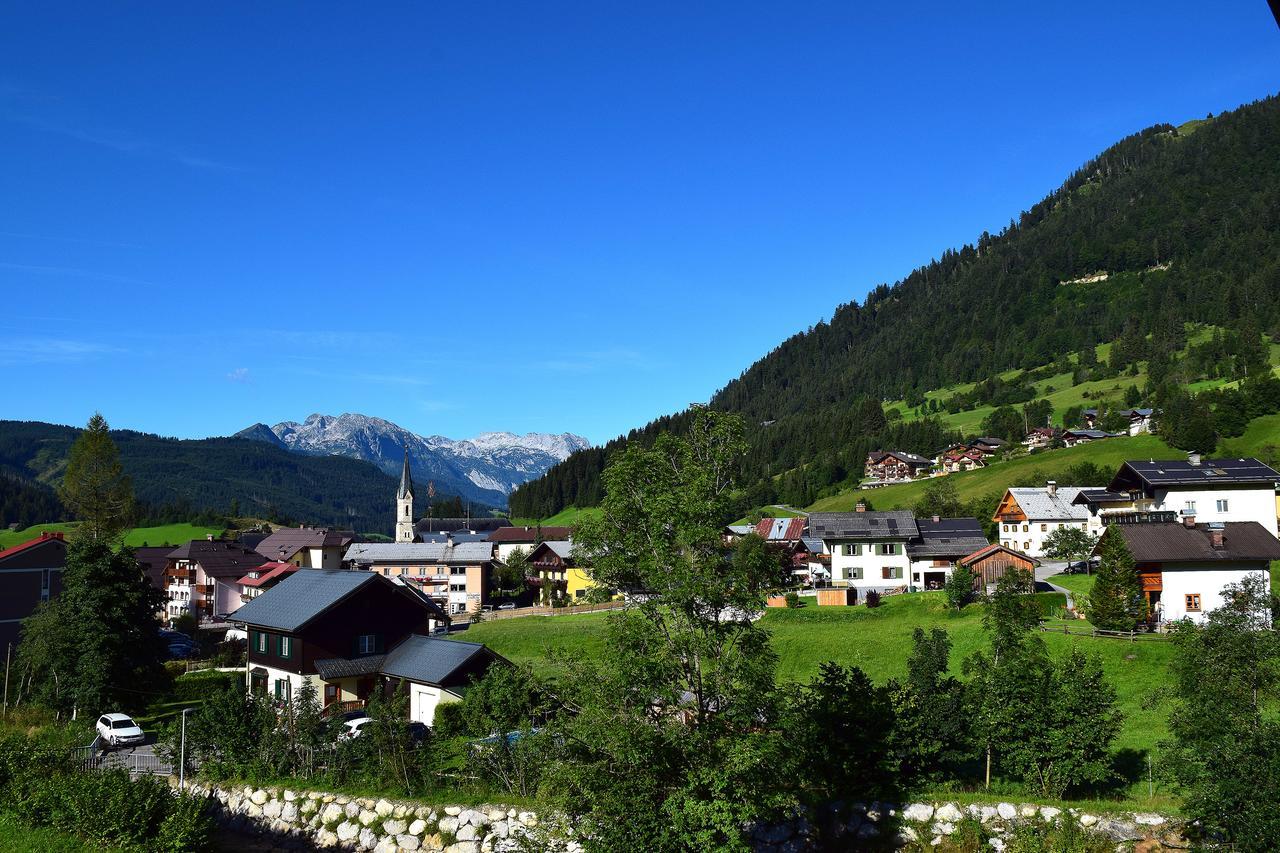 Hotel Kronenhirsch Russbach am Pass Gschuett Exterior photo